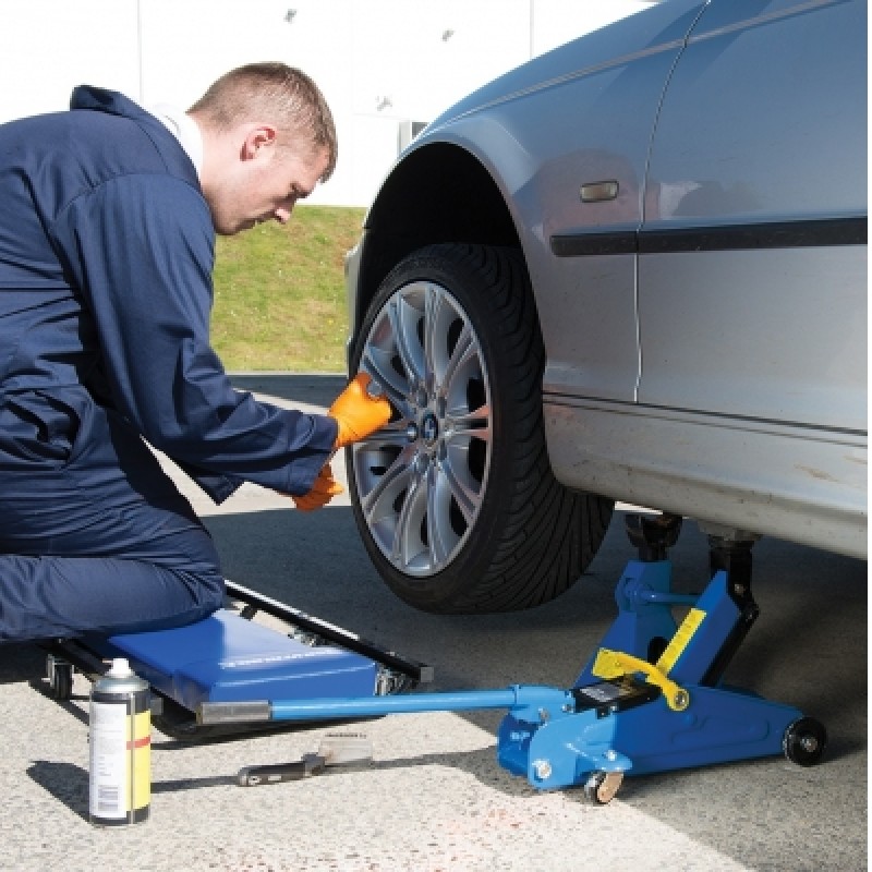 Silverline Vehicle Car Trolley Jack 2 Tonne 633935 Sealants and Tools