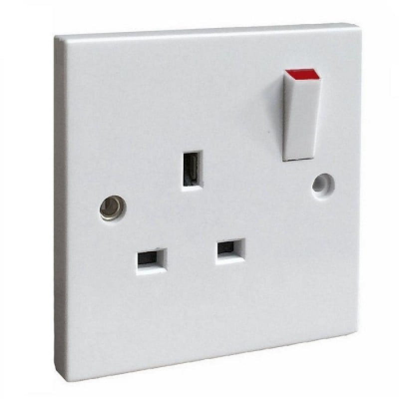 Lyvia Electrical Switched Single Pole Plug Socket 13 amp 4406