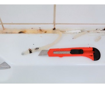 Removing Silicone Sealant from Bathtubs