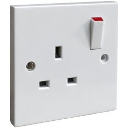 Lyvia Electrical Switched Single Pole Plug Socket 13 amp 4406